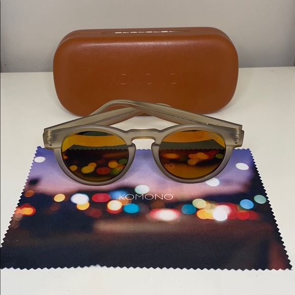 Komono Clement Frost Sunglasses round mirrored display picture 3